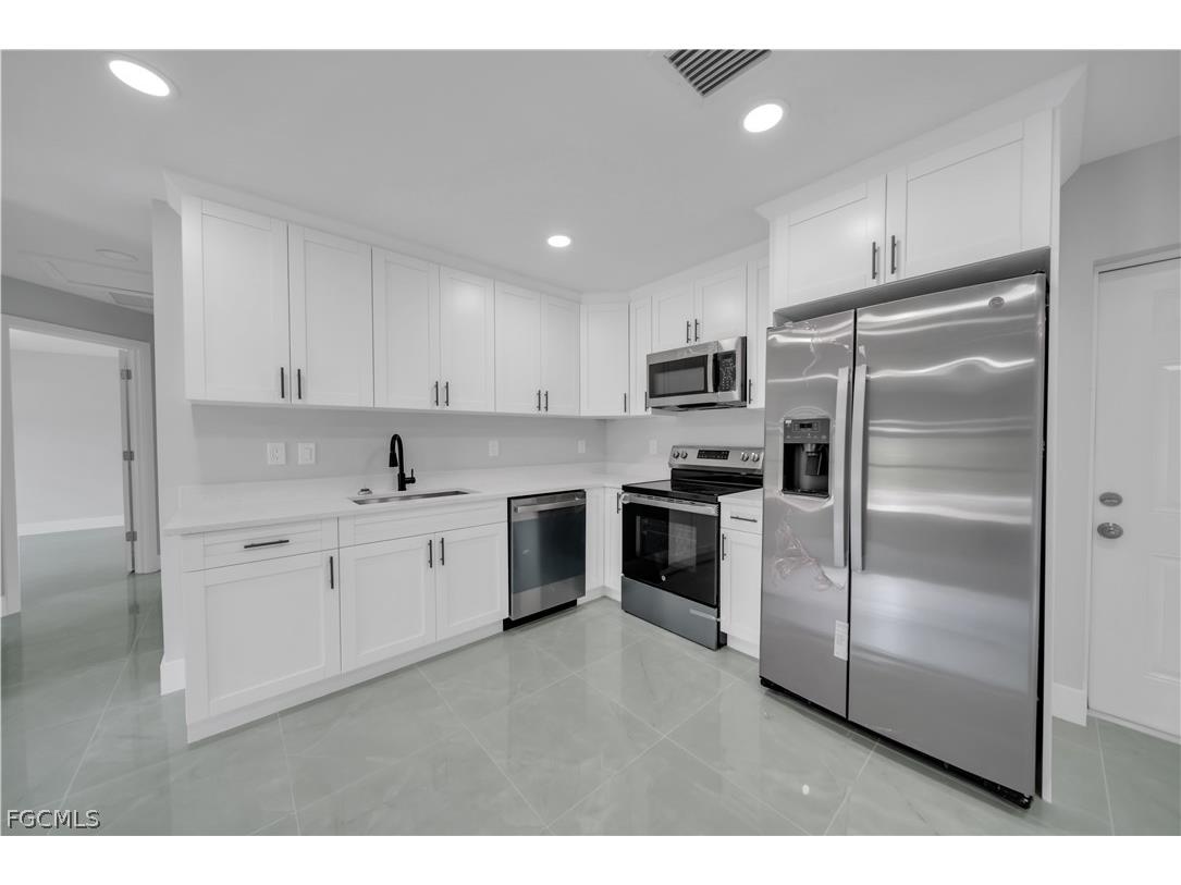 2801 42nd Street W Lehigh Acres FL 33971 2026009194 image3