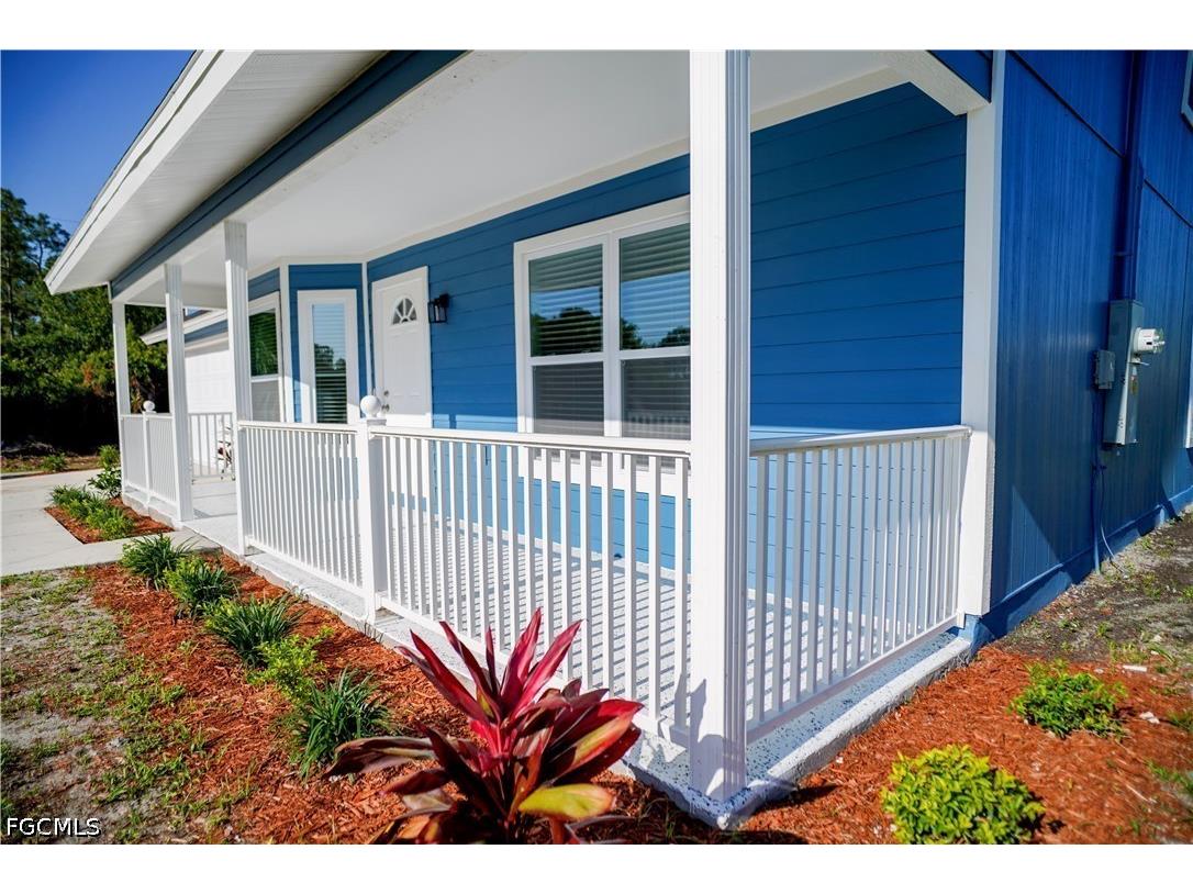 2801 Flora Avenue N Lehigh Acres FL 33971 2026021259 image2