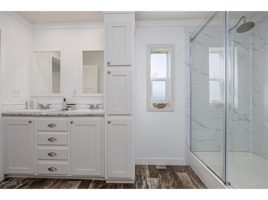 2801 York Road Saint James City FL 33956 2025021167 image9