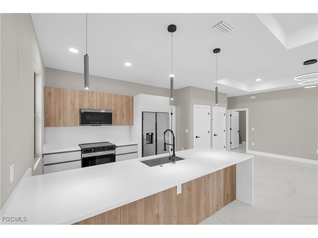 2804 10th Street W Lehigh Acres FL 33971 2025021377 image6