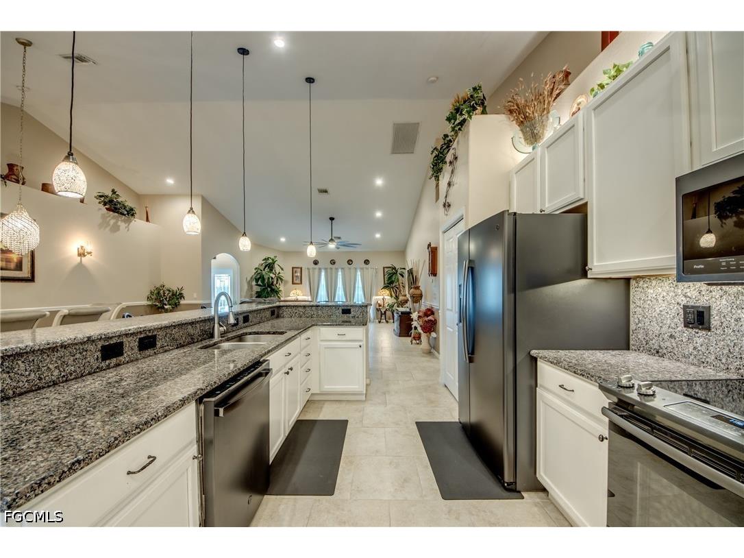 2804 NE 3rd Avenue Cape Coral FL 33909 2026027312 image17