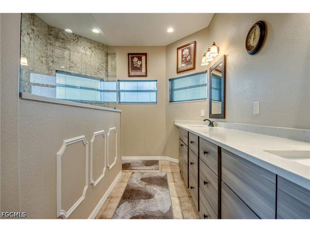 2804 NE 3rd Avenue Cape Coral FL 33909 2026027312 image28