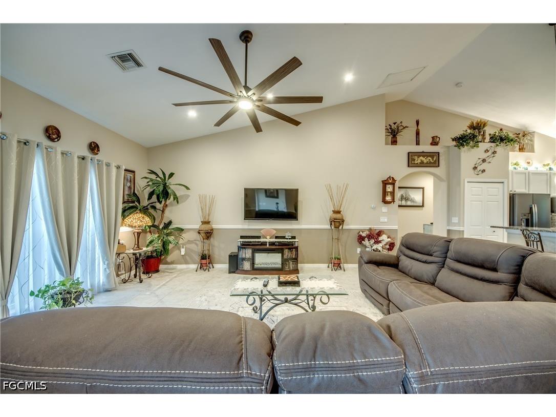 2804 NE 3rd Avenue Cape Coral FL 33909 2026027312 image6