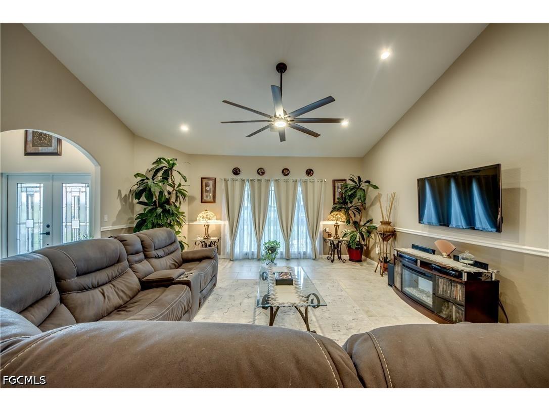 2804 NE 3rd Avenue Cape Coral FL 33909 2026027312 image7