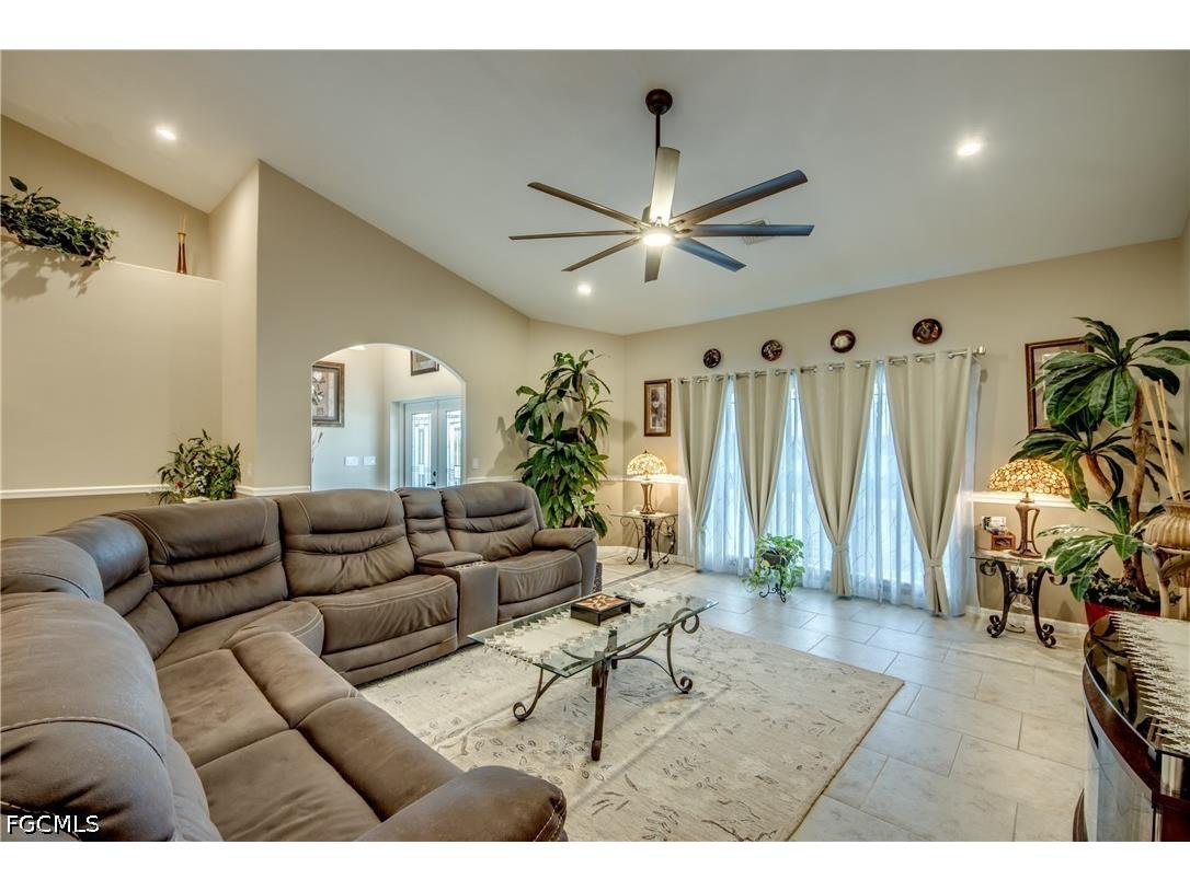2804 NE 3rd Avenue Cape Coral FL 33909 2026027312 image8