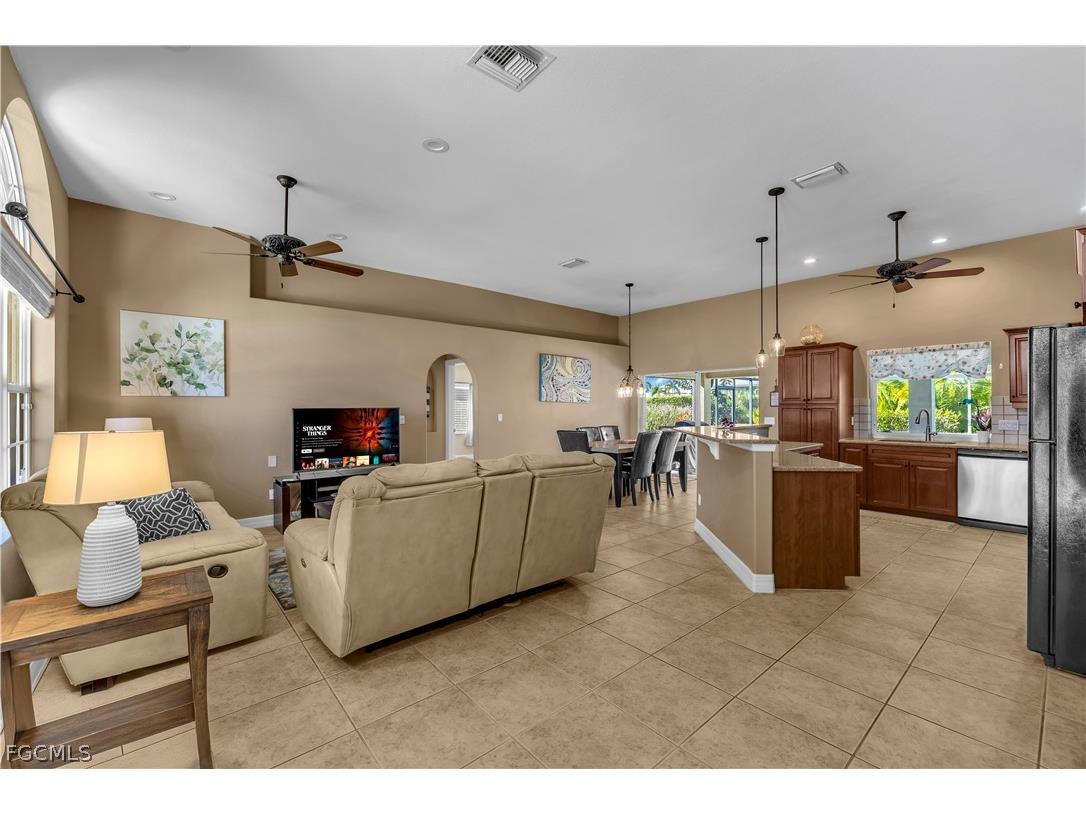 2804 SW 29th Place Cape Coral FL 33914 2026007379 image3