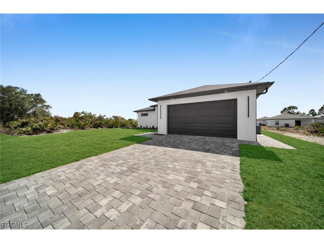 2805 58th Street W Lehigh Acres FL 33971 2026008611 image3