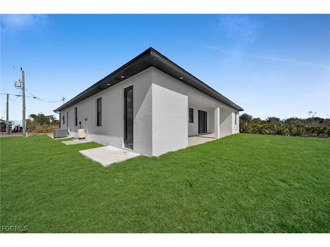 2805 58th Street W Lehigh Acres FL 33971 2026008611 image32