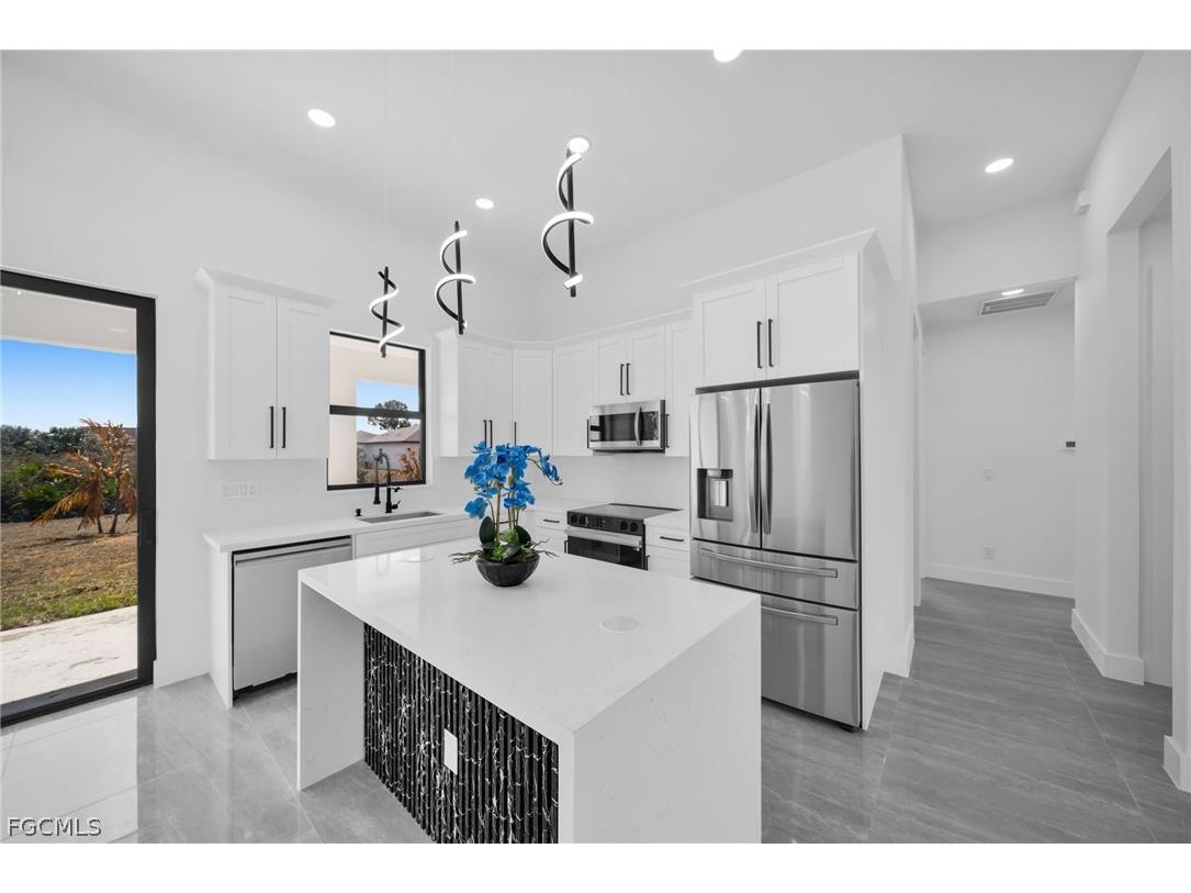 2805 58th Street W Lehigh Acres FL 33971 2026008611 image8