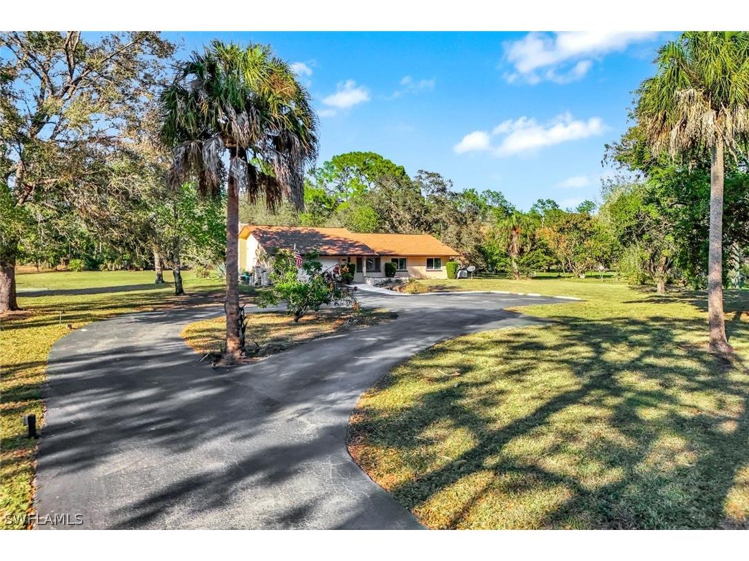 2805 Golden Gate Boulevard W Naples FL 34120 226008692 image1