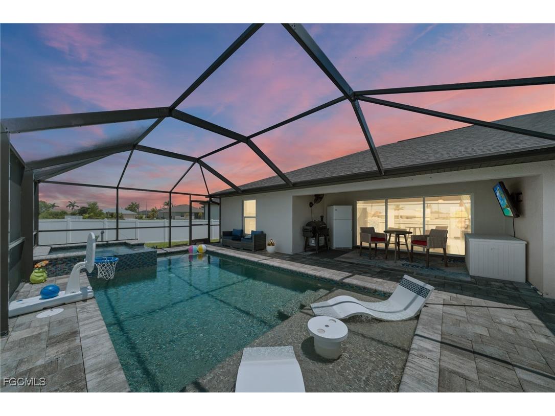 2805 NW 12th Lane Cape Coral FL 33993 2025003095 image2