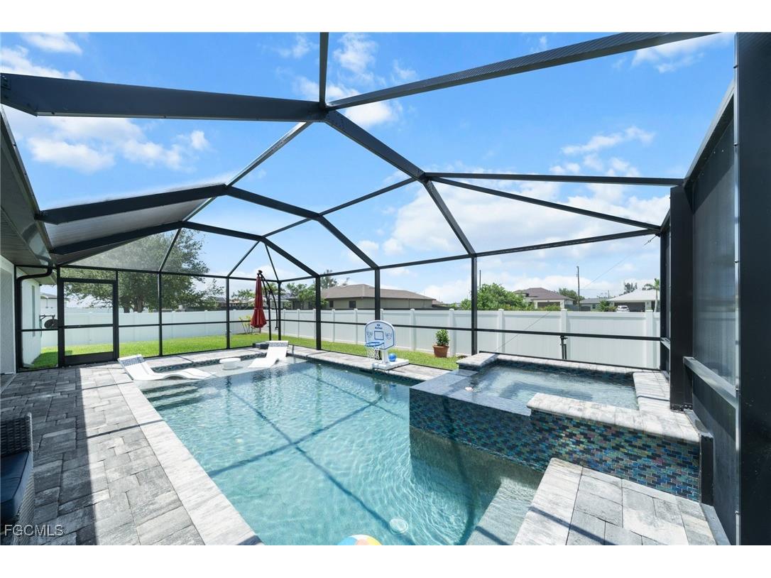 2805 NW 12th Lane Cape Coral FL 33993 2025003095 image3