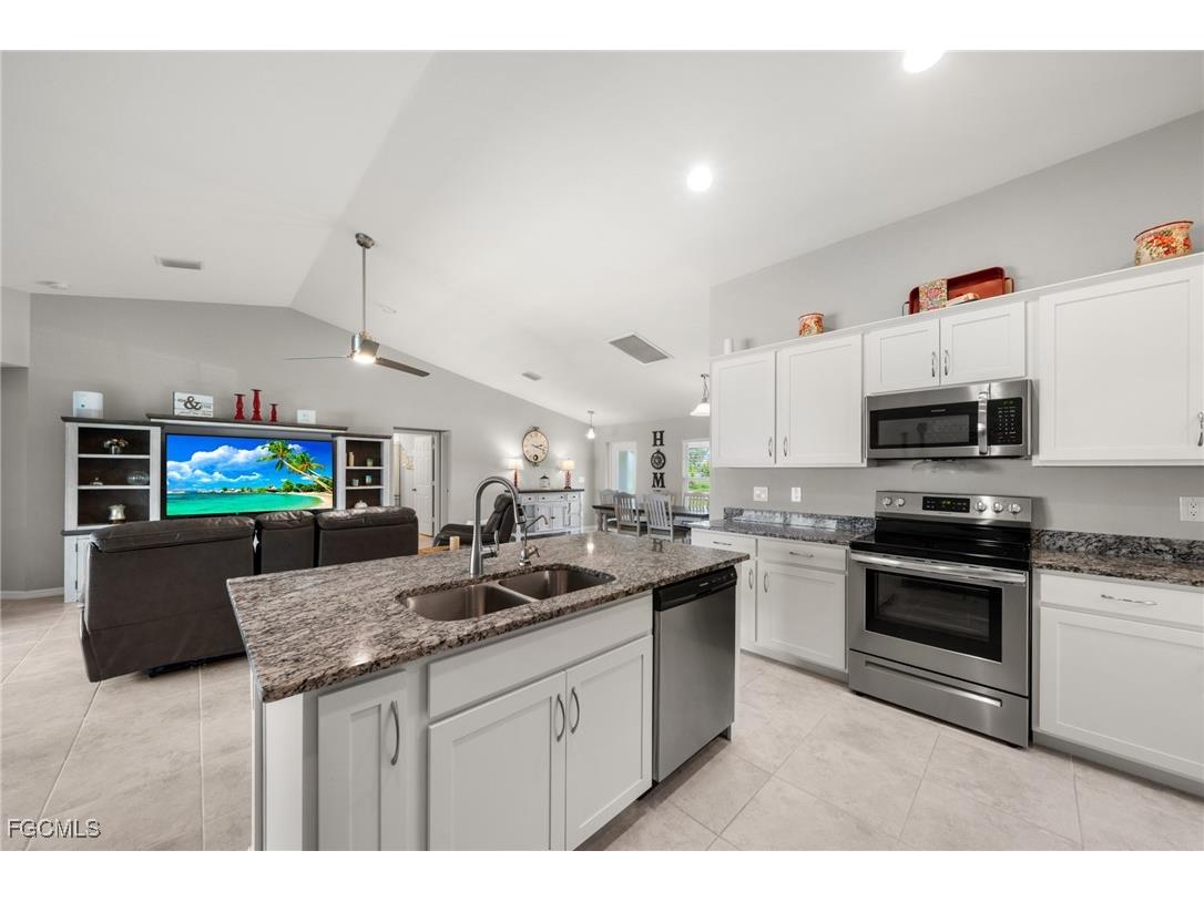 2805 NW 12th Lane Cape Coral FL 33993 2025003095 image5