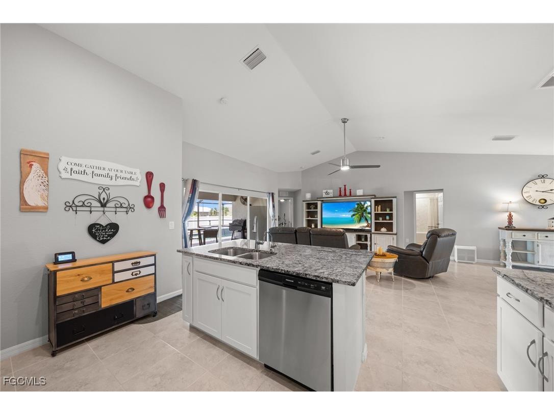 2805 NW 12th Lane Cape Coral FL 33993 2025003095 image6