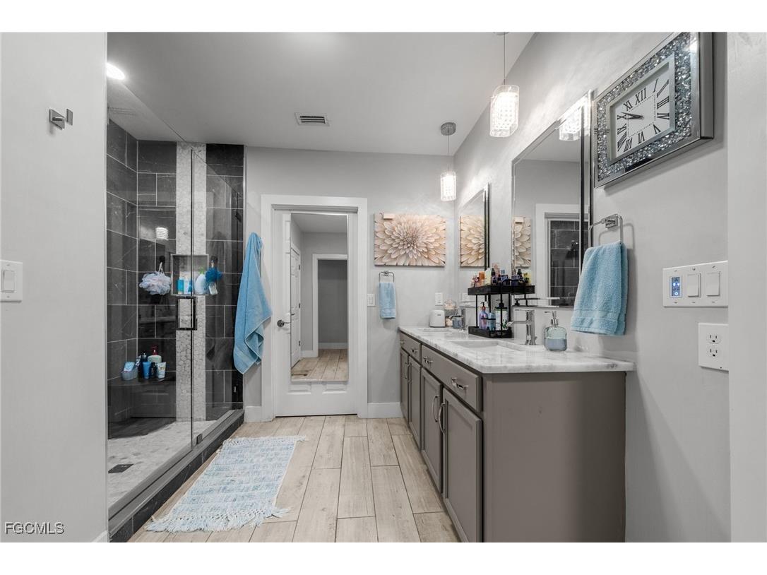 2805 SW 35th Street Cape Coral FL 33914 2025005936 image19