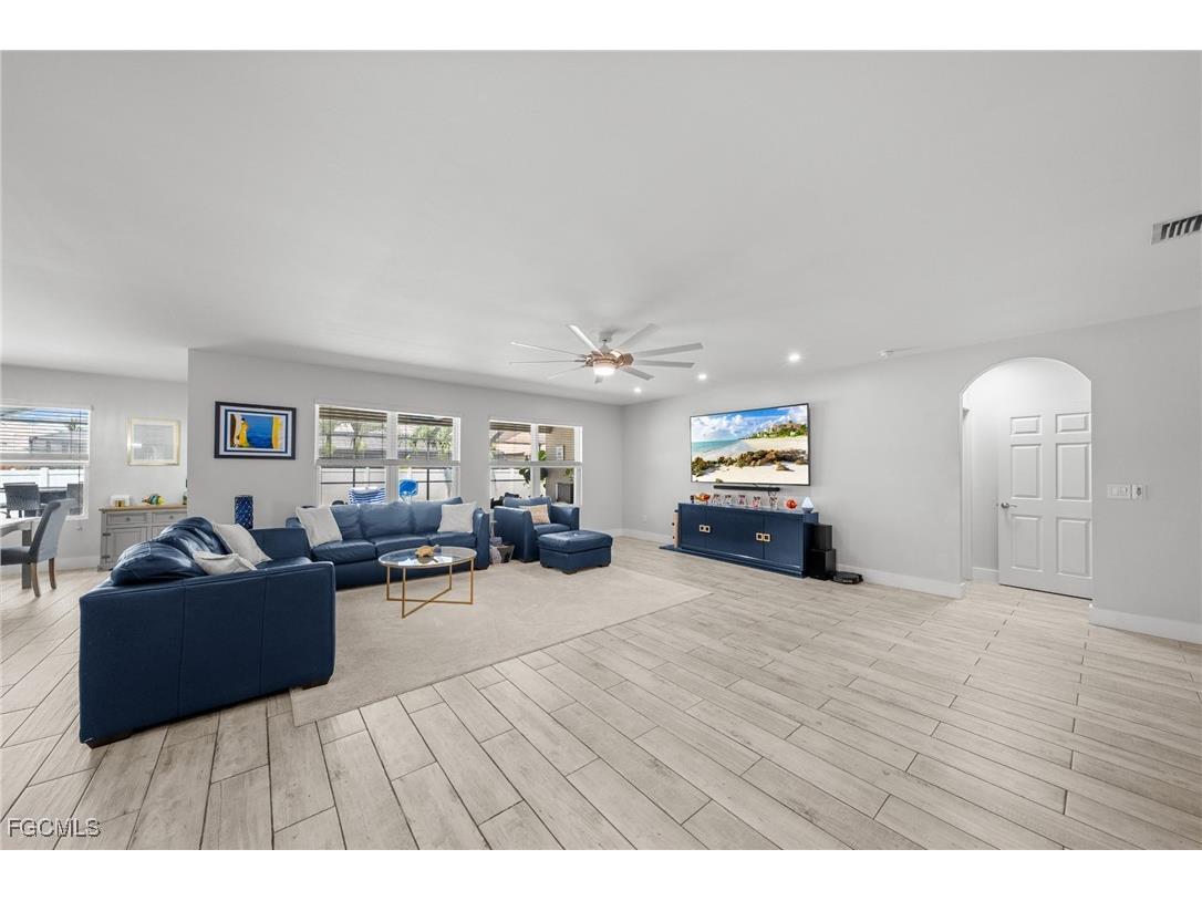 2805 SW 35th Street Cape Coral FL 33914 2025005936 image3