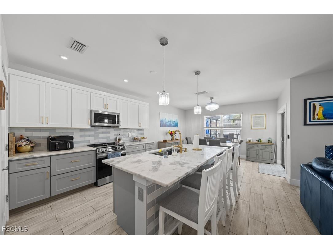 2805 SW 35th Street Cape Coral FL 33914 2025005936 image8