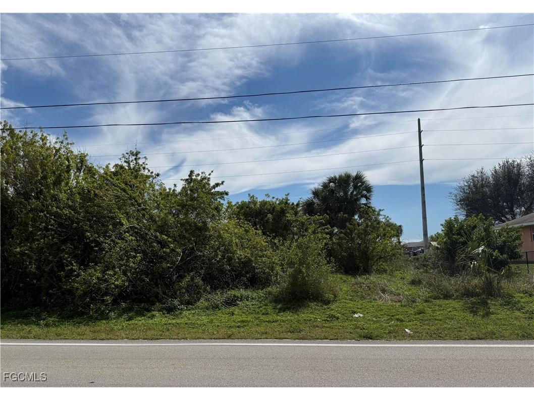 2807 1st Street W Lehigh Acres FL 33971 2025002561 image1