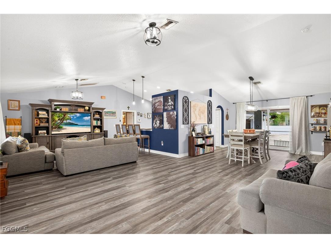 2807 52nd Street SW Lehigh Acres FL 33976 2026004014 image3