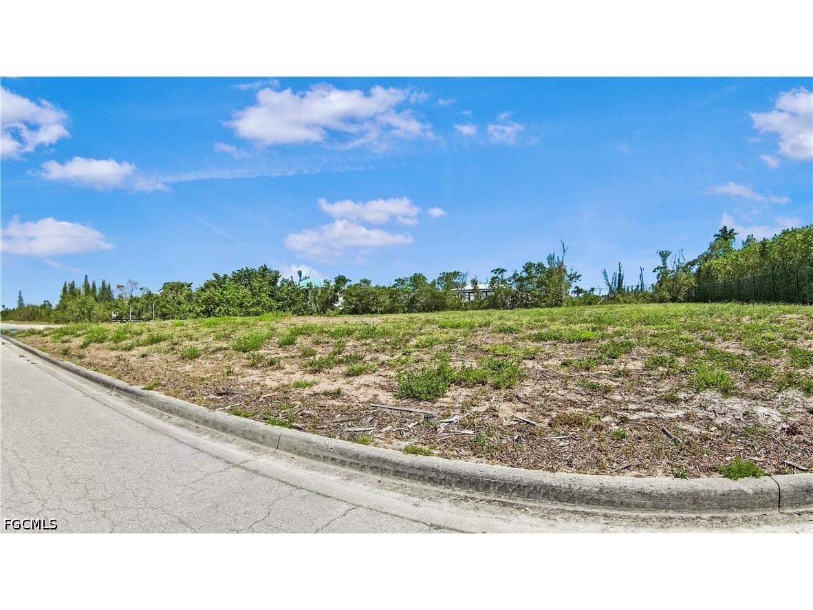 2807 Cussell Drive Saint James City FL 33956 2026025640 image7