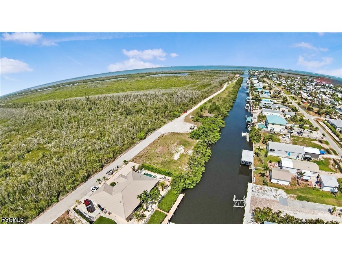 2807 Cussell Drive Saint James City FL 33956 2026025640 image8