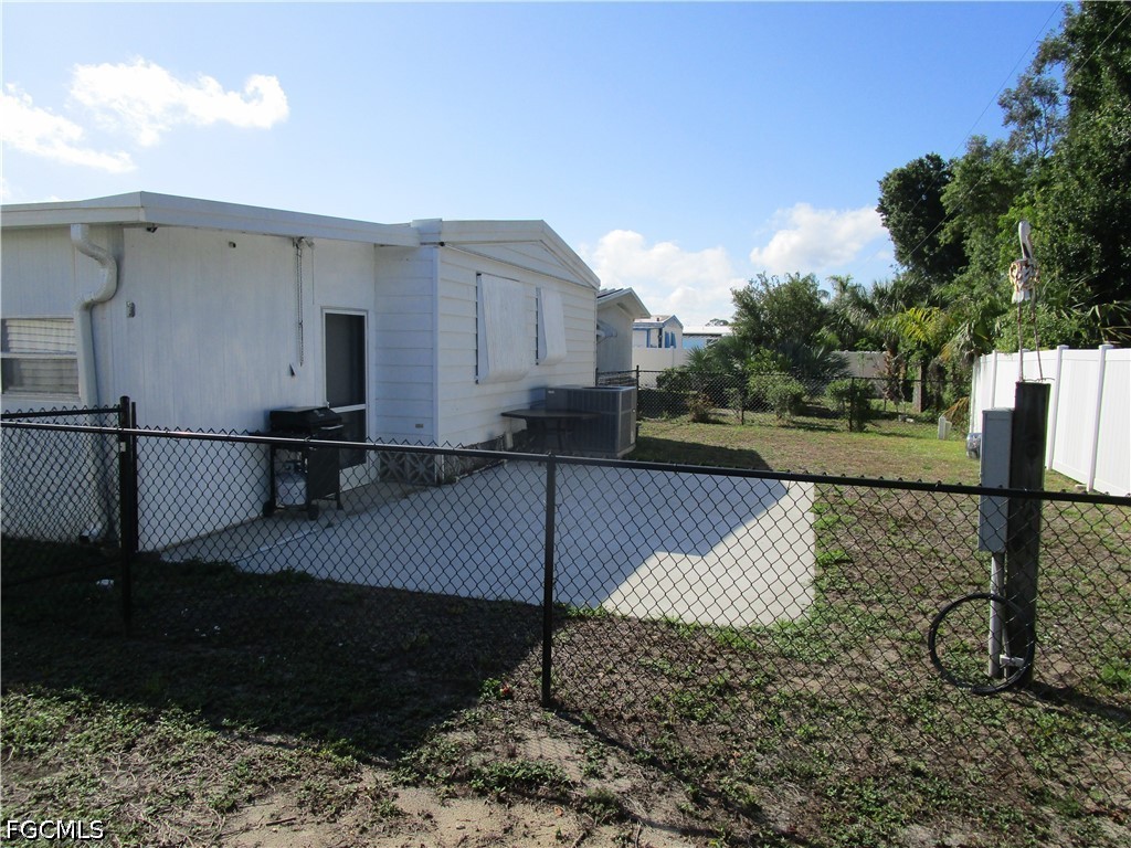 2809 Breezewood Drive North Fort Myers FL 33917 2026022321 image8
