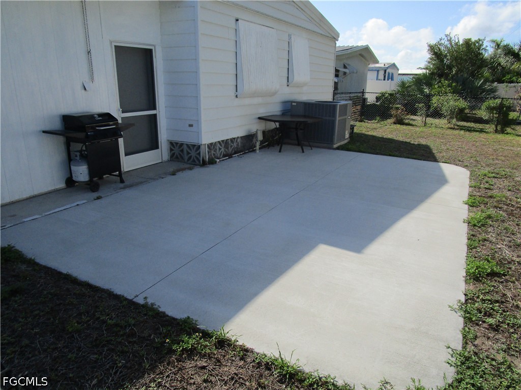 2809 Breezewood Drive North Fort Myers FL 33917 2026022321 image9