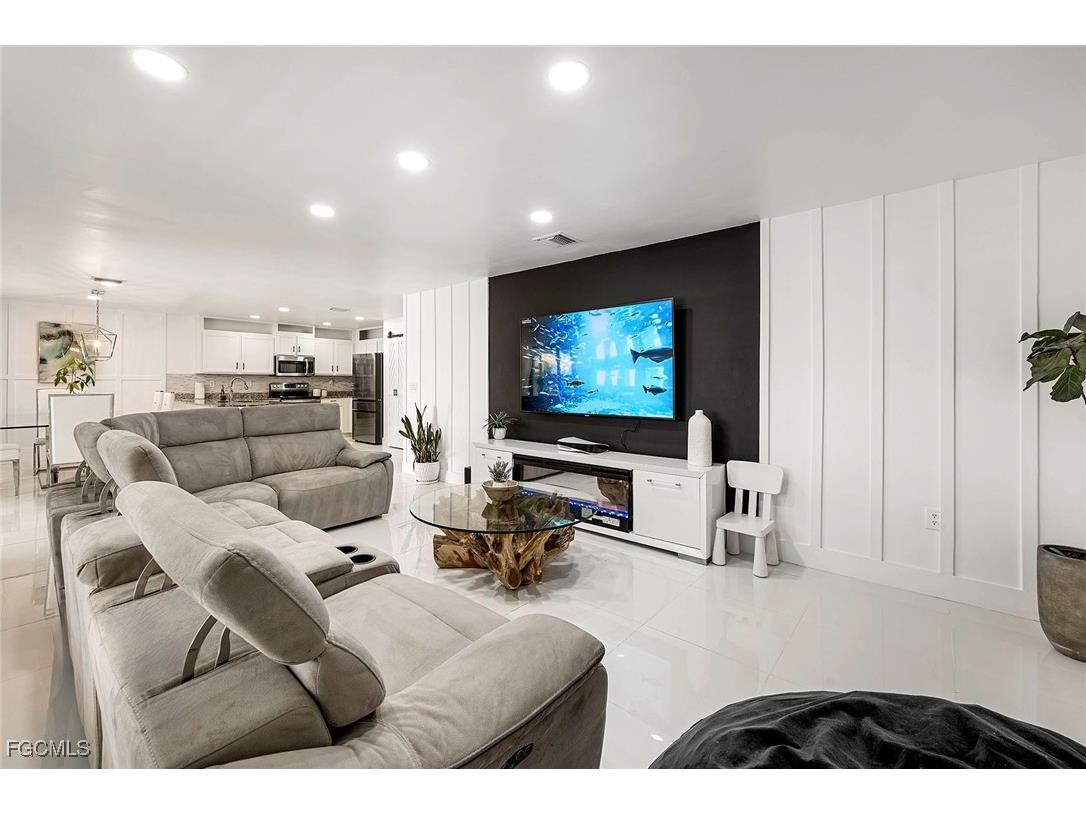 2809 NE 6th Place Cape Coral FL 33909 2025015943 image3