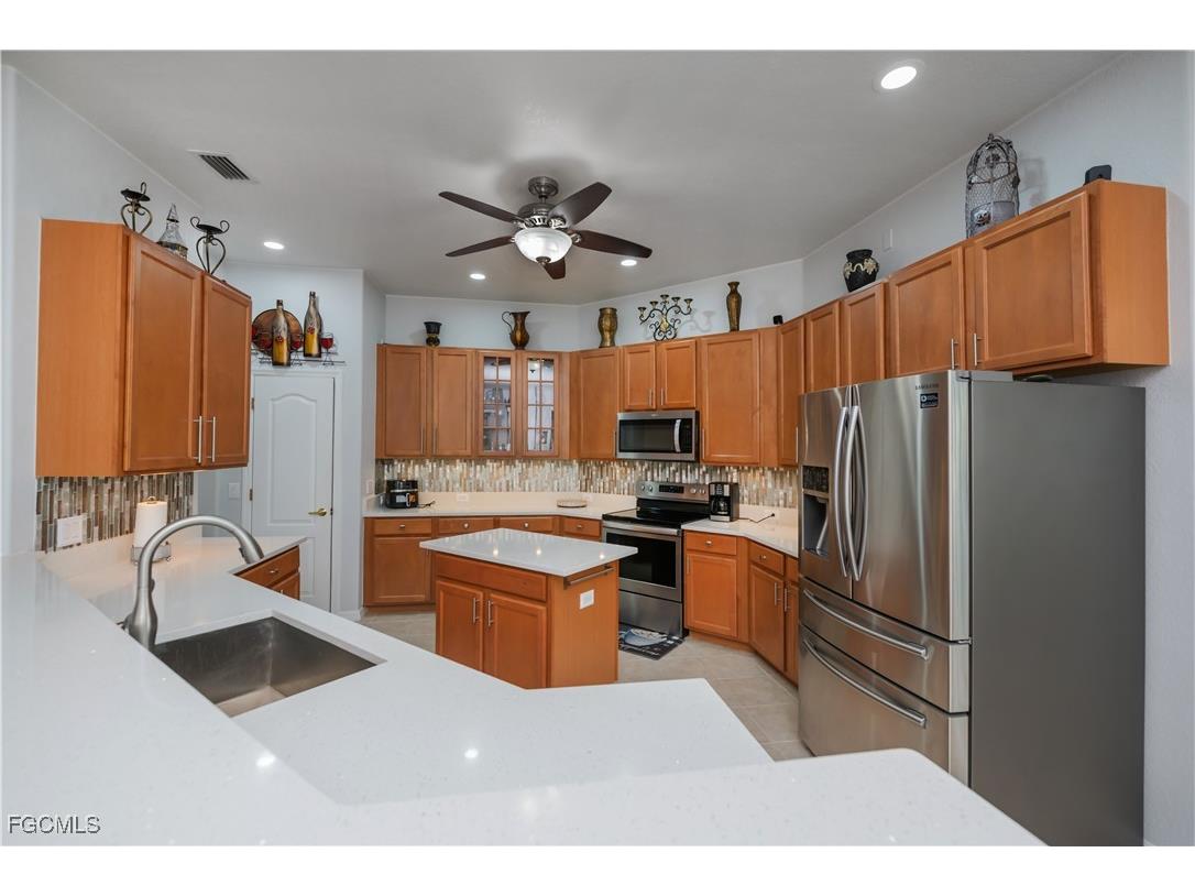 2809 NW 14th Terrace Cape Coral FL 33993 2025020071 image10