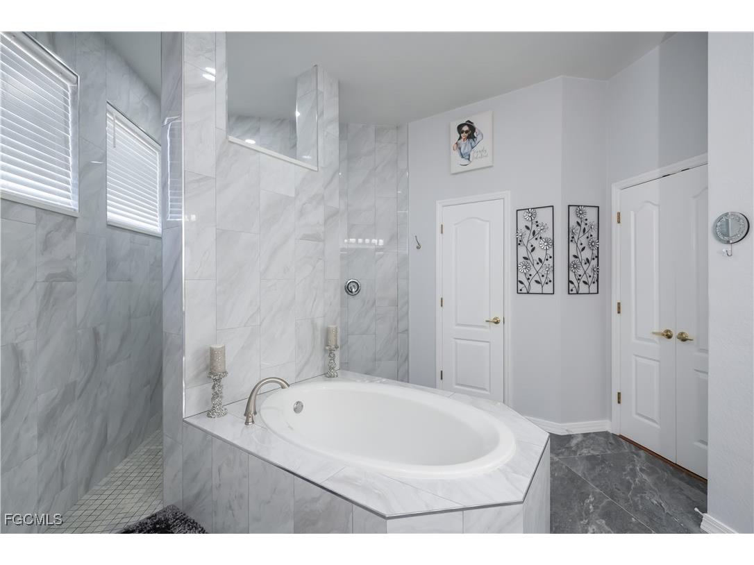 2809 NW 14th Terrace Cape Coral FL 33993 2025020071 image22