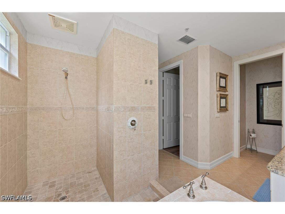 2809 Tiburon Boulevard E #2-101 Naples FL 34109 226022689 image20