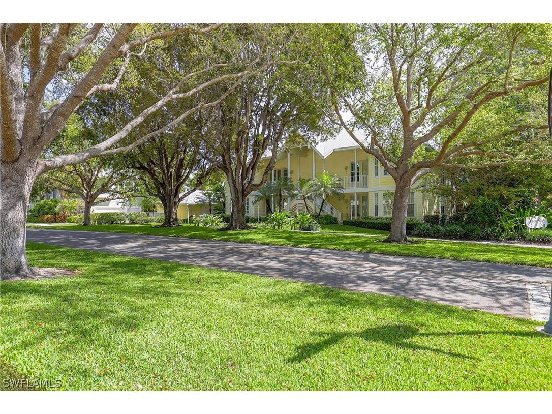281 4th Street S #101 Naples FL 34102 226012178 image1