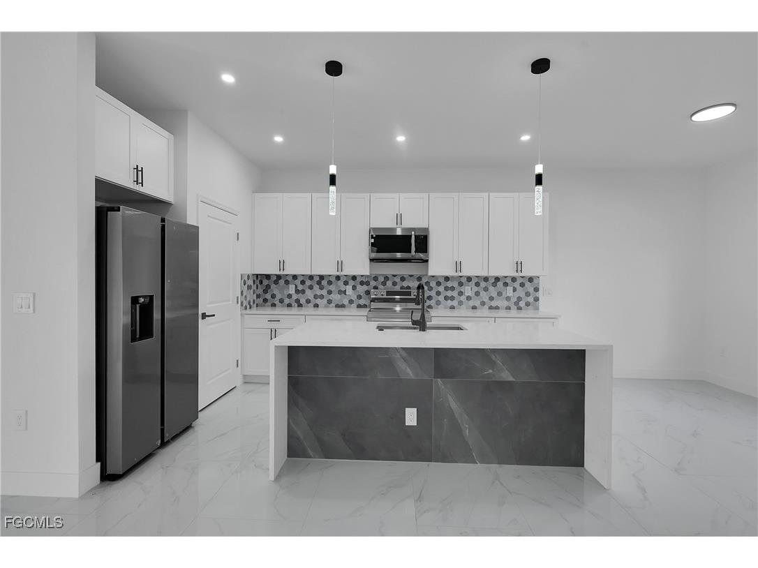 2810 44th Street SW Lehigh Acres FL 33976 2025024680 image8