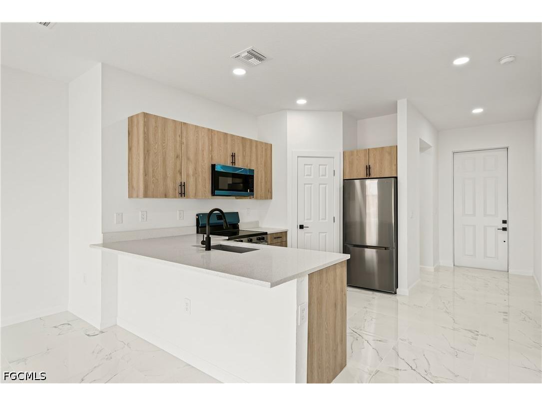 2810 72nd Street W Lehigh Acres FL 33971 2026014720 image5