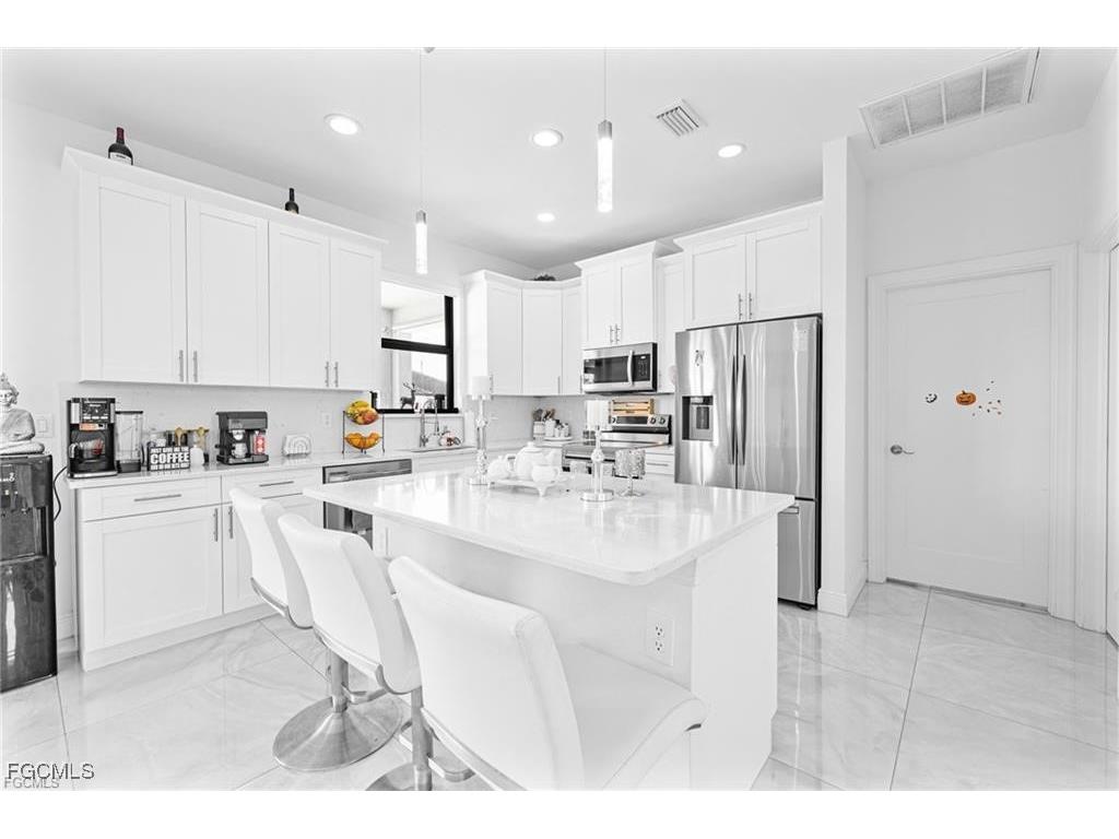 2810 Diplomat Parkway W Cape Coral FL 33993 2025012848 image2