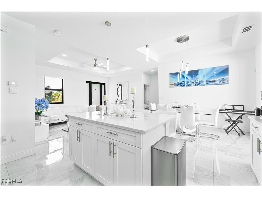 2810 Diplomat Parkway W Cape Coral FL 33993 2025012848 image3