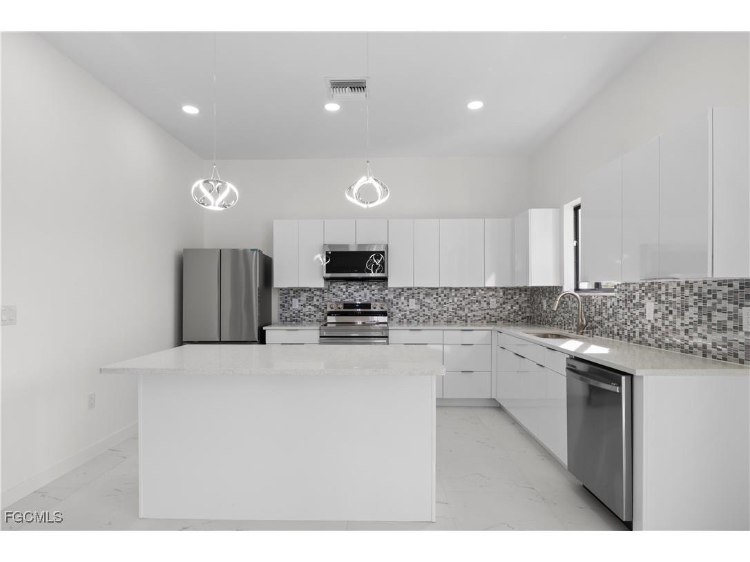 2810 NW 19th Avenue Cape Coral FL 33993 2025025980 image13