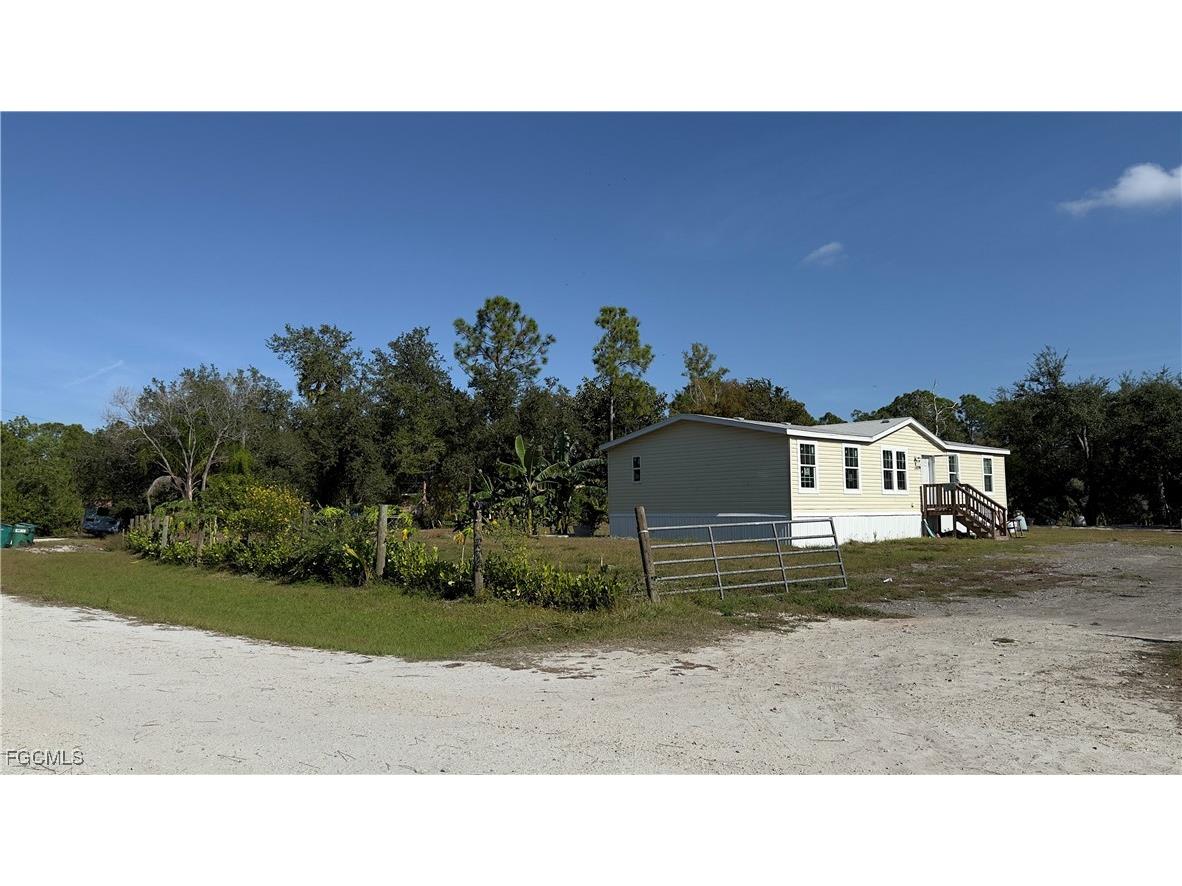 28119 Crescent Lake Drive Punta Gorda FL 33955 2025023867 image1