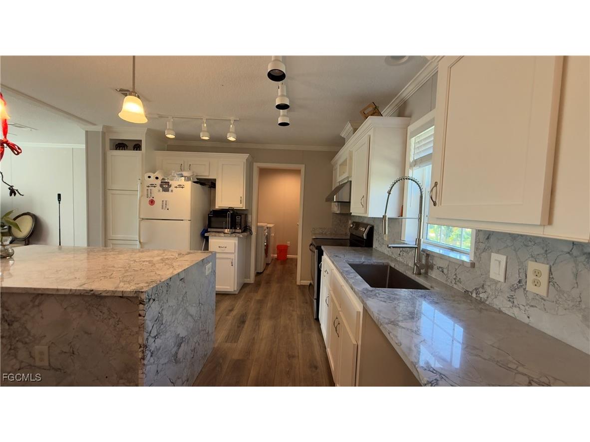 28119 Crescent Lake Drive Punta Gorda FL 33955 2025023867 image10