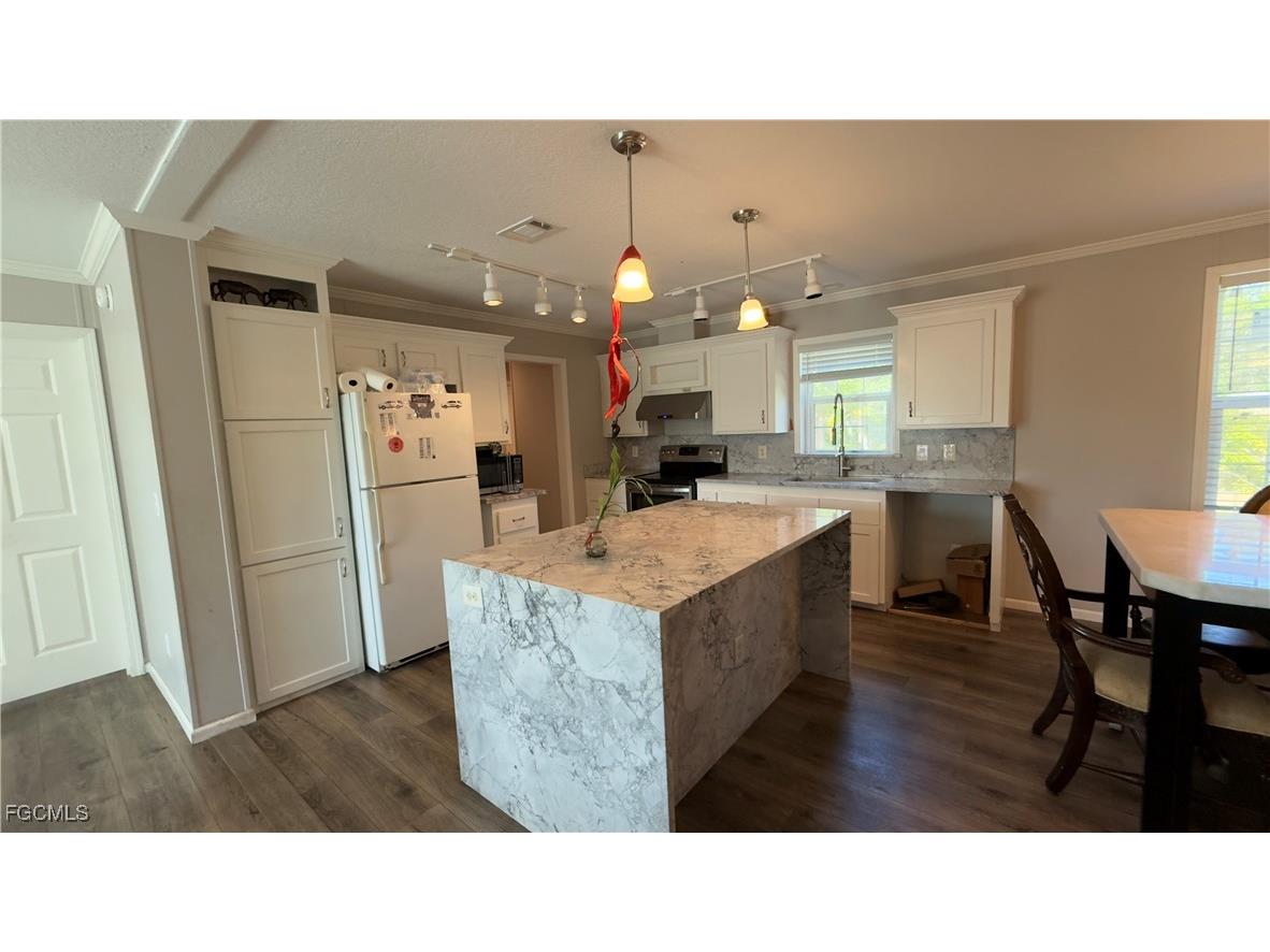 28119 Crescent Lake Drive Punta Gorda FL 33955 2025023867 image12