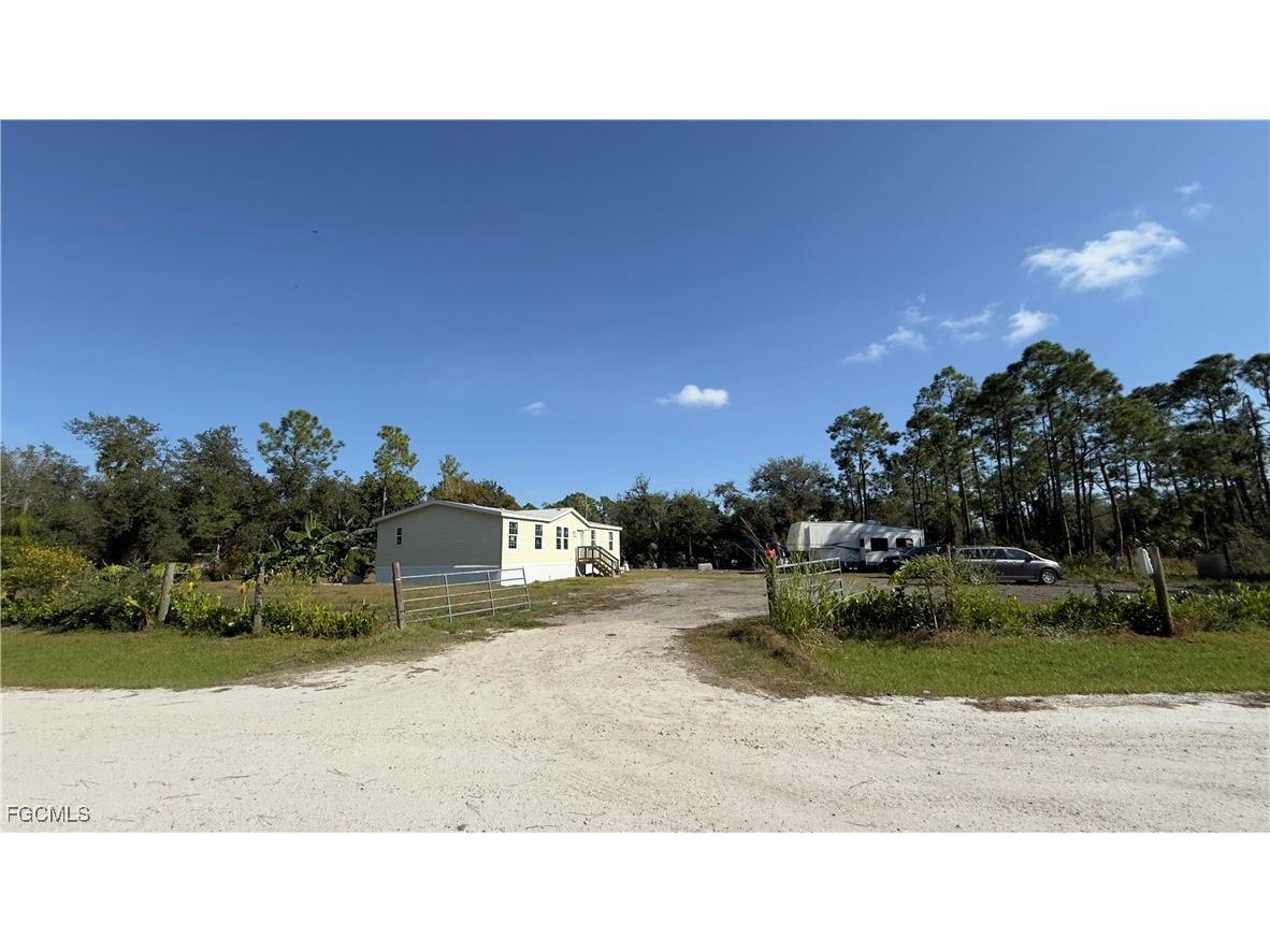 28119 Crescent Lake Drive Punta Gorda FL 33955 2025023867 image3