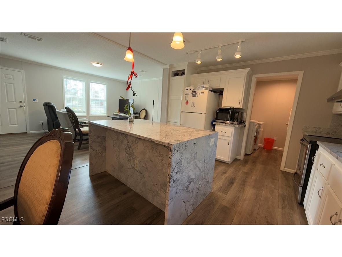 28119 Crescent Lake Drive Punta Gorda FL 33955 2025023867 image8