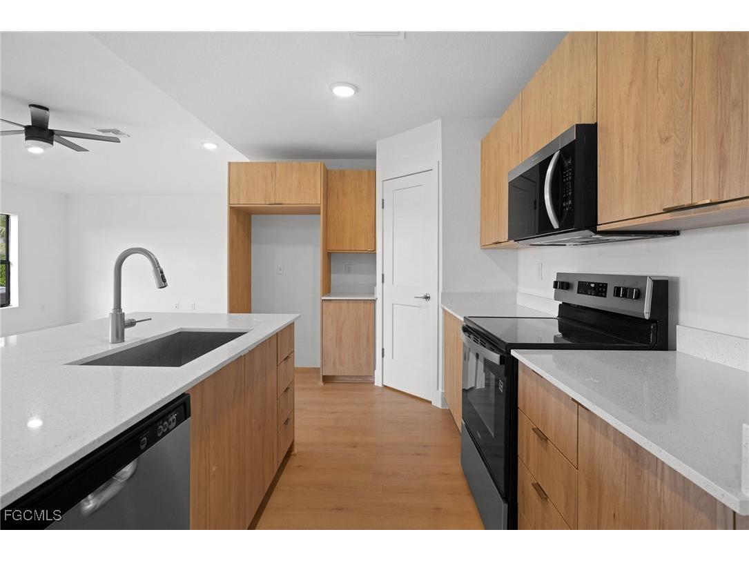 2812 23rd Street SW Lehigh Acres FL 33976 2025013528 image3