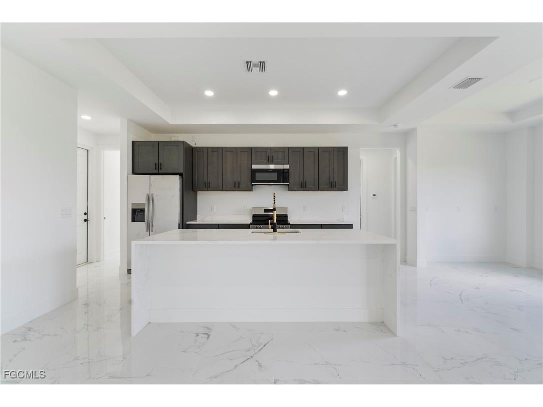 2812 72nd Street W Lehigh Acres FL 33971 2025006728 image7