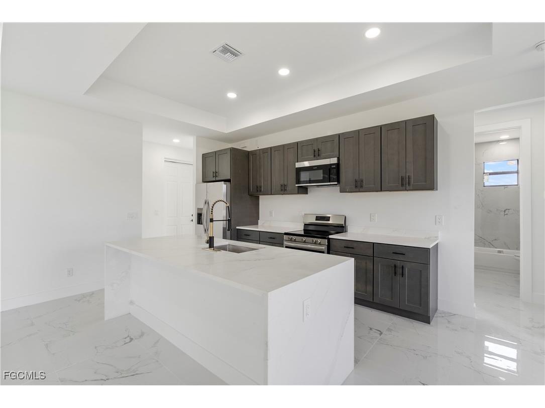 2812 72nd Street W Lehigh Acres FL 33971 2025006728 image8