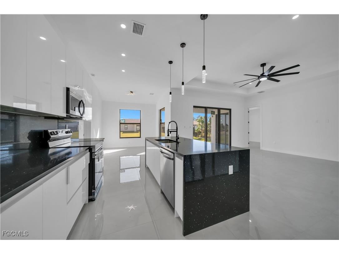 2815 44th Street W Lehigh Acres FL 33971 2025020875 image10