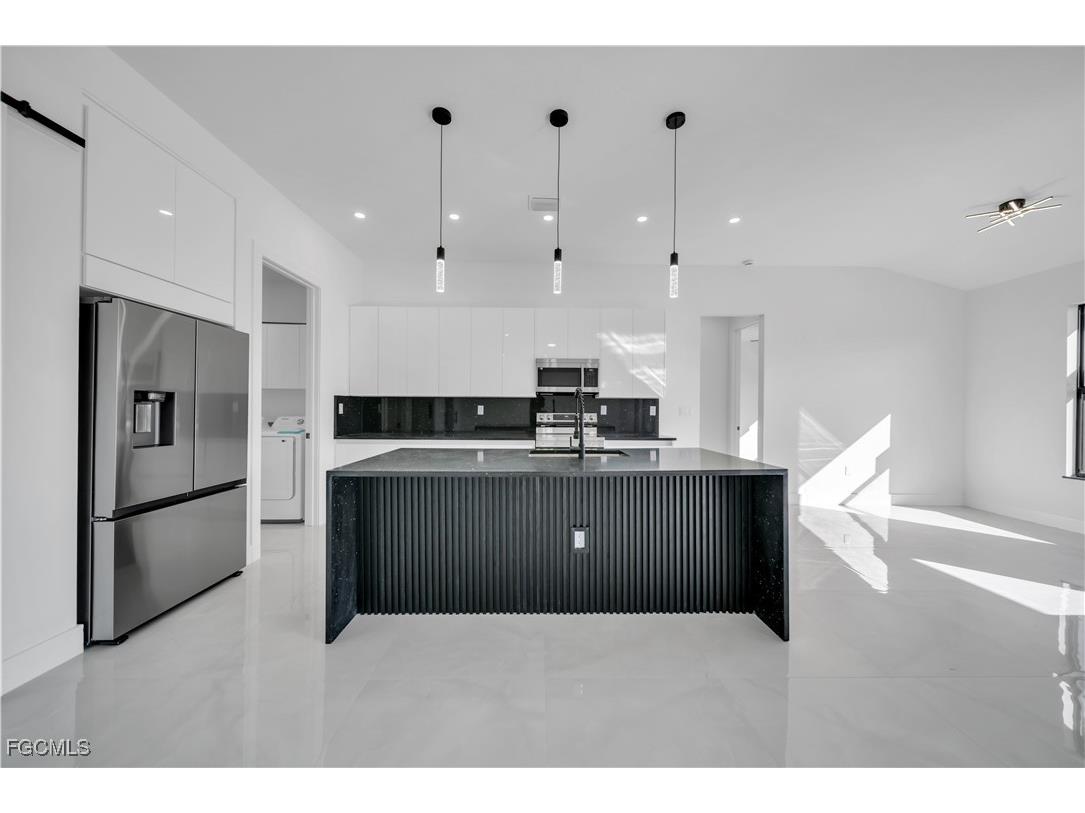 2815 44th Street W Lehigh Acres FL 33971 2025020875 image4