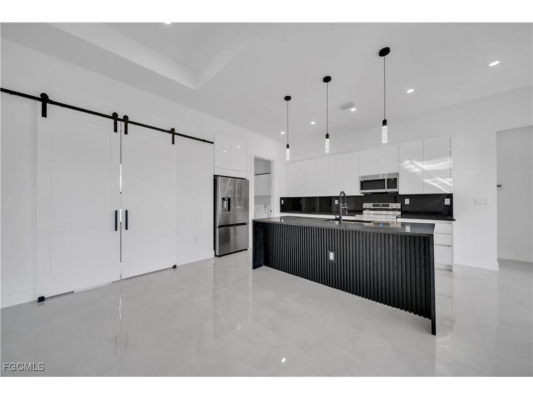 2815 44th Street W Lehigh Acres FL 33971 2025020875 image5