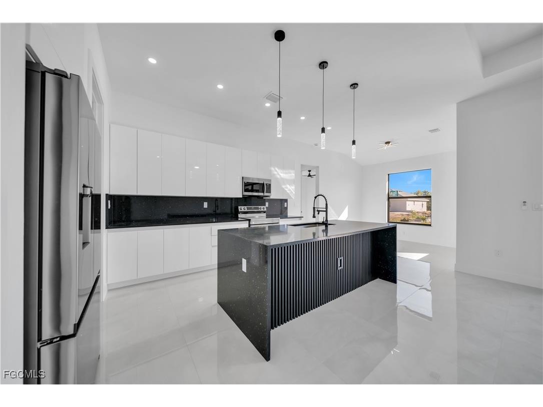 2815 44th Street W Lehigh Acres FL 33971 2025020875 image7