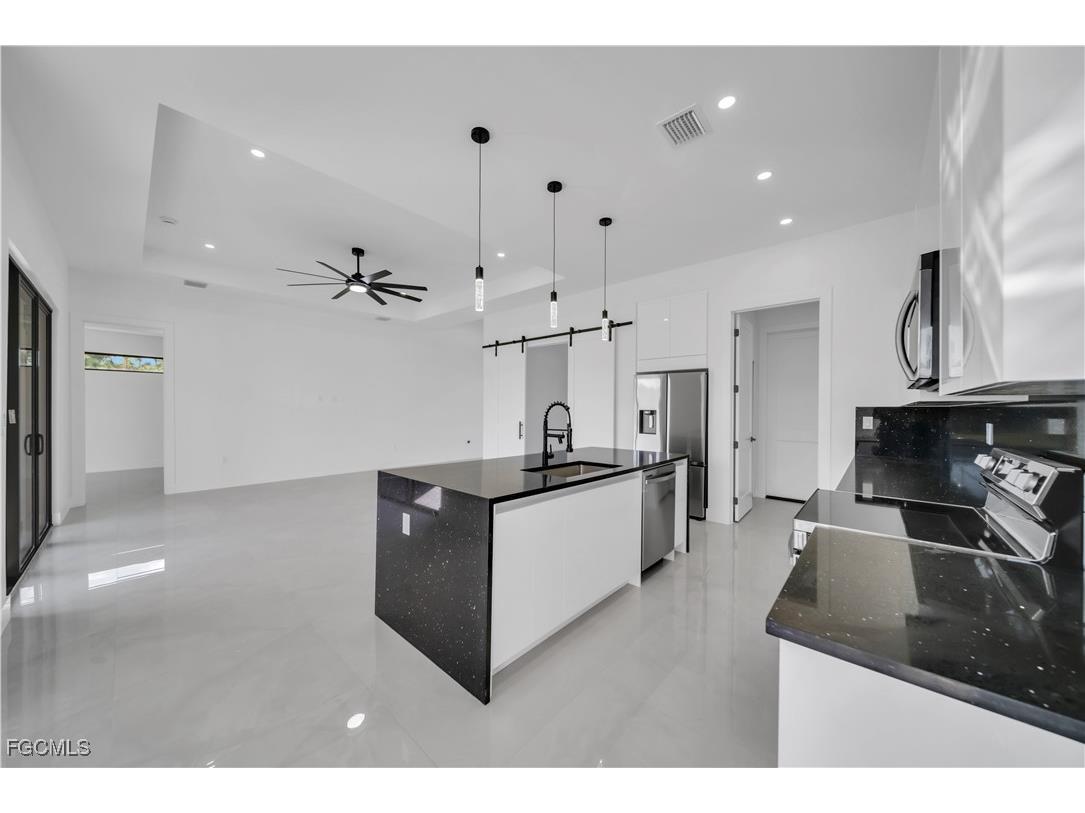 2815 44th Street W Lehigh Acres FL 33971 2025020875 image8